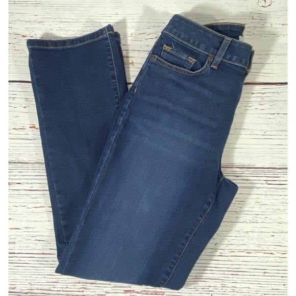 L L Bean Jeans Classic Fit Sz 4 Blue Denim Five Pockets Straight Leg Mid Rise - Picture 5 of 12